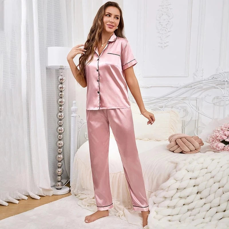 Roze satijnen pyjama
