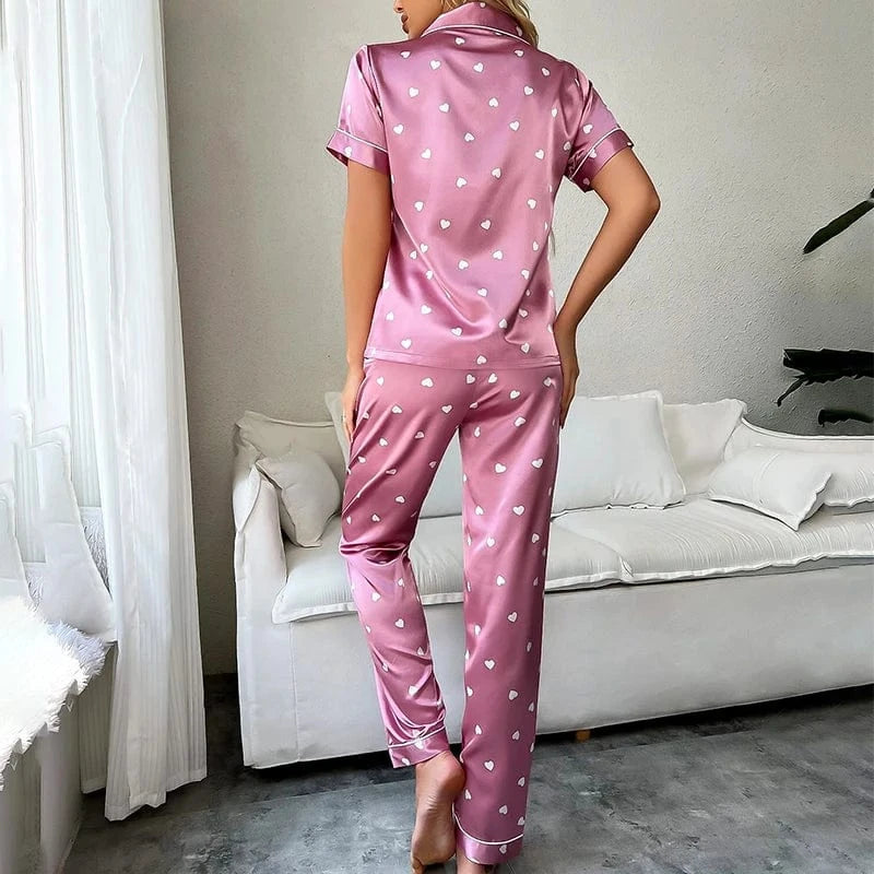 Roze satijnen pyjama dames met hartjesprint