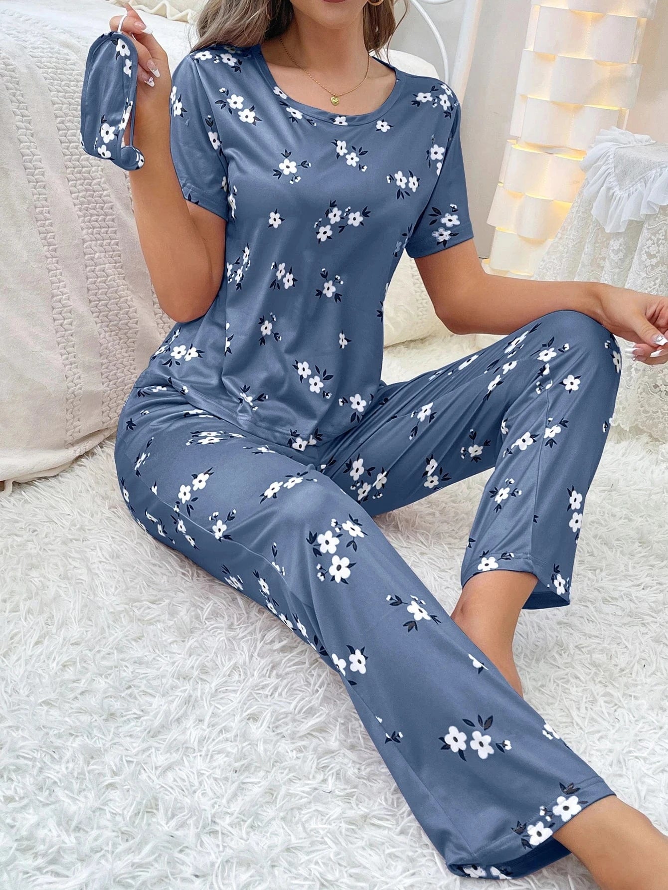 Satijnen pyjama set dames met bloemenprint en slaapmasker