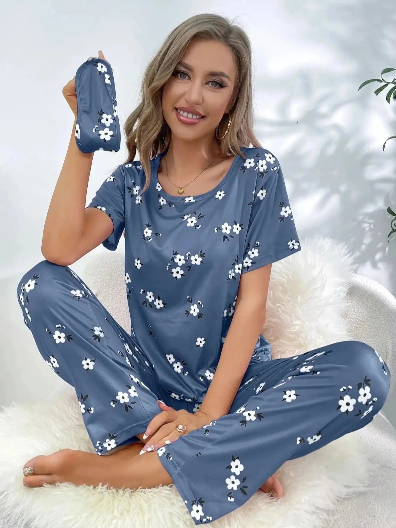 Satijnen pyjama set dames met bloemenprint en slaapmasker Blauw / S