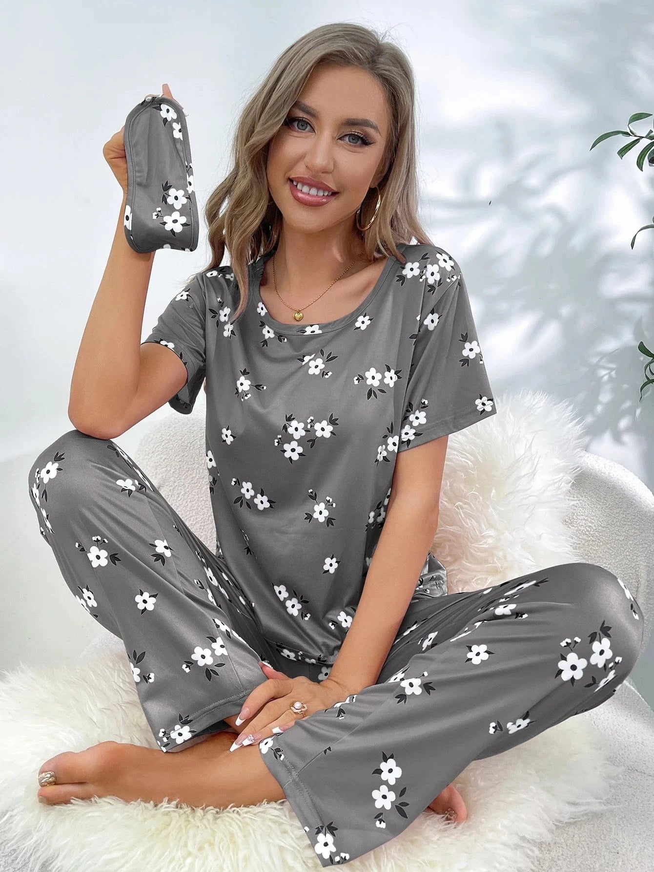 Satijnen pyjama set dames met bloemenprint en slaapmasker Grijs / S