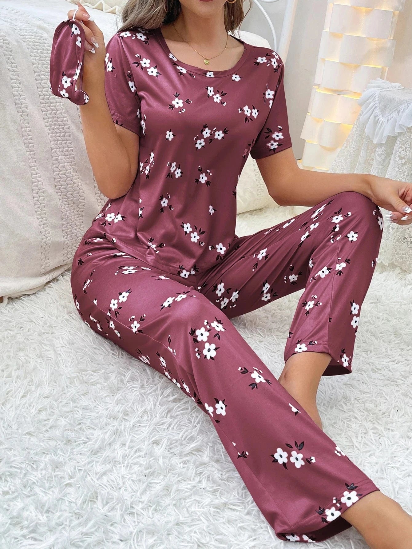 Satijnen pyjama set dames met bloemenprint en slaapmasker Paars / S