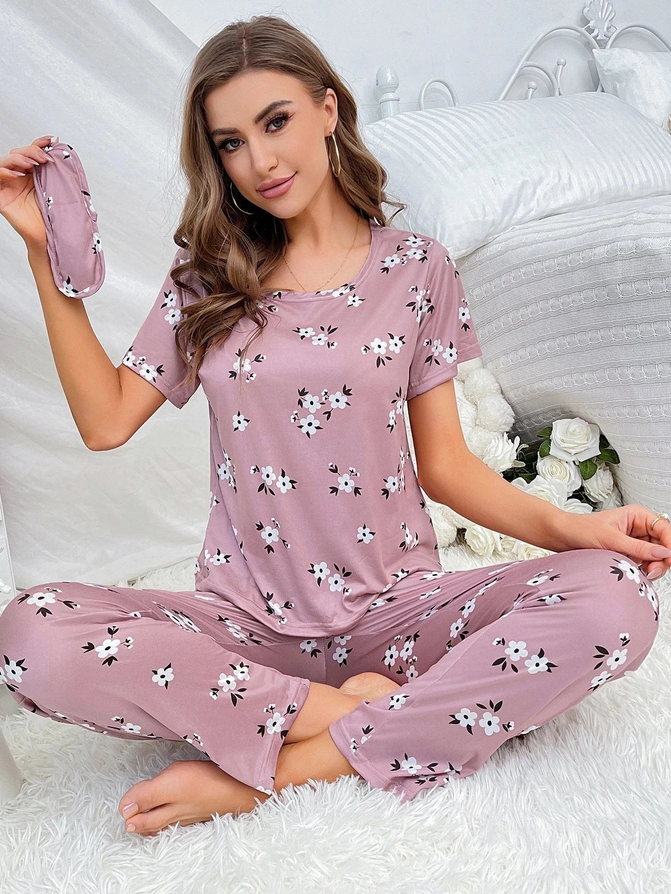 Satijnen pyjama set dames met bloemenprint en slaapmasker Roze / S