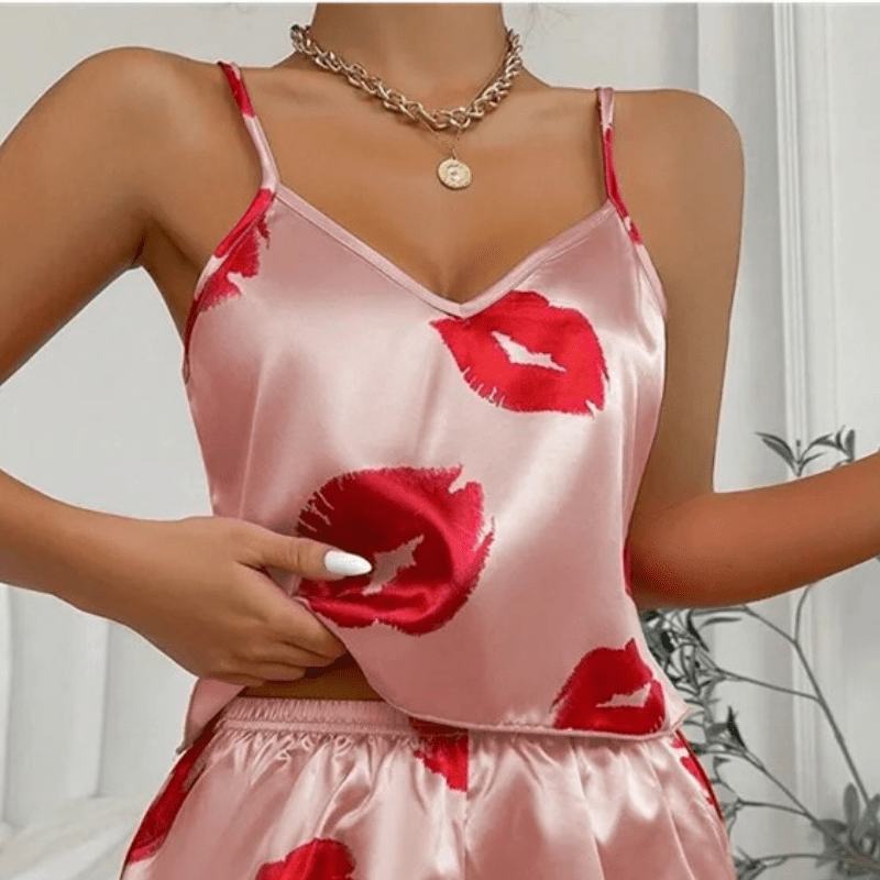 Satijnen shortama dames met lippenprint