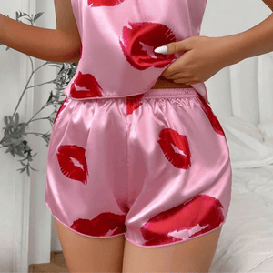 Satijnen shortama dames met lippenprint