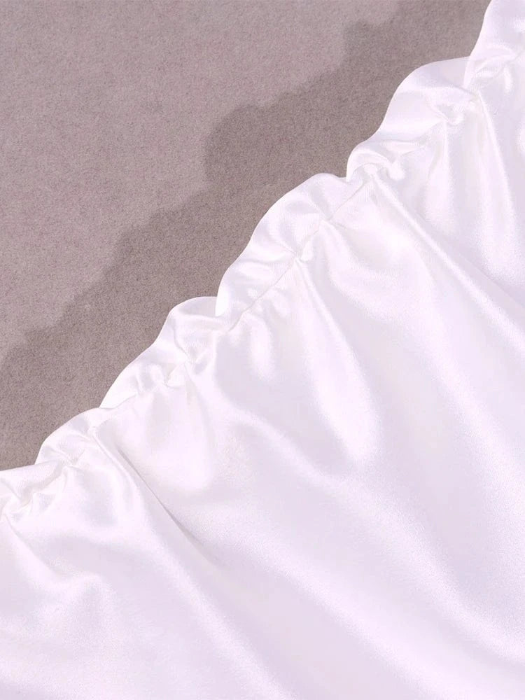 Witte gedrapeerde satijnen mini jurk met taille cut-outs