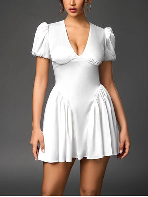 Witte satijnen mini-jurk