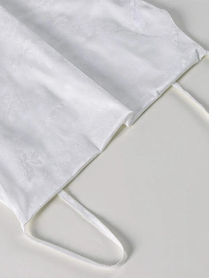 Witte satijnen mini jurkje met watervalhals en bloemen textuur