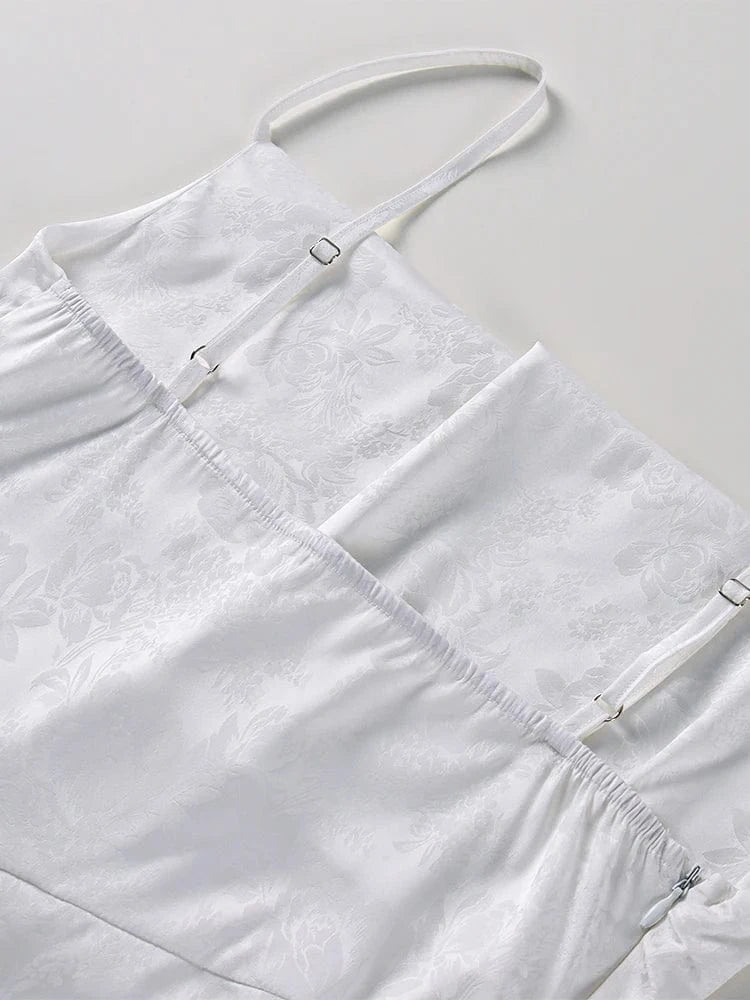 Witte satijnen mini jurkje met watervalhals en bloemen textuur